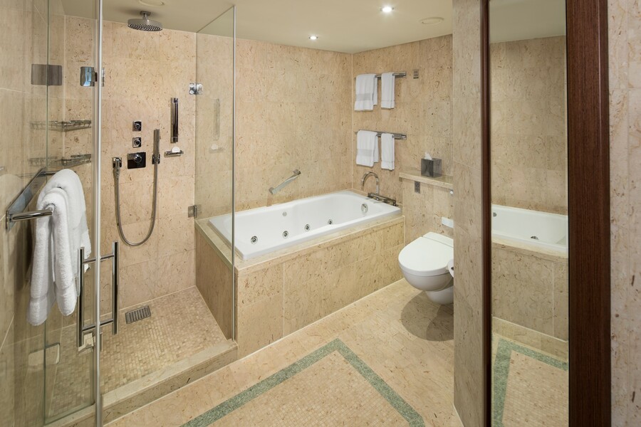 Celebrity Reflection - Royal Suite, ©CEL.jpg